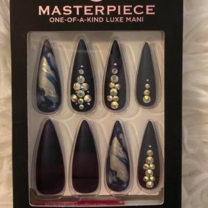 XL KISS MASTERPIECE LUXE MANI GLUE ON NAILS